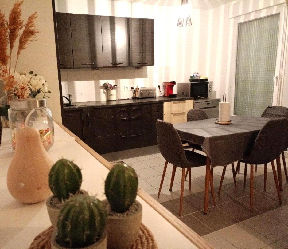 Superbe Appartement ,Proche De Paris, Dans Residence Privee , Ideal Familles, Parking Et Wifi Gratuits! ! ! วิทรี-ซูร์-แซน ภายนอก รูปภาพ